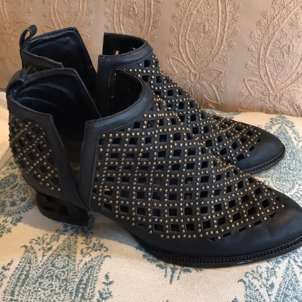 Jeffrey Campbell booties! Gently used